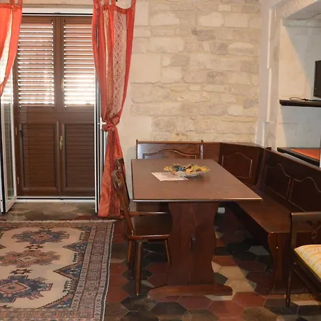 לינה וארוחת בוקר Al Cortiletto Centro 4*