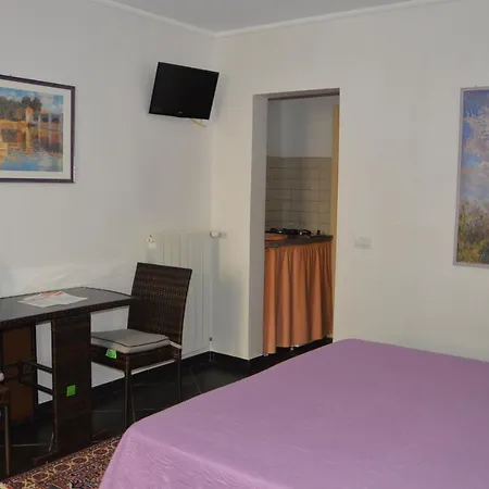 לינה וארוחת בוקר Al Cortiletto Centro מודיקה