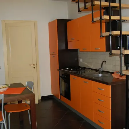 לינה וארוחת בוקר Al Cortiletto Centro 4*