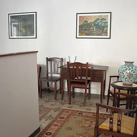 Al Cortiletto Centro Bed & Breakfast 4*